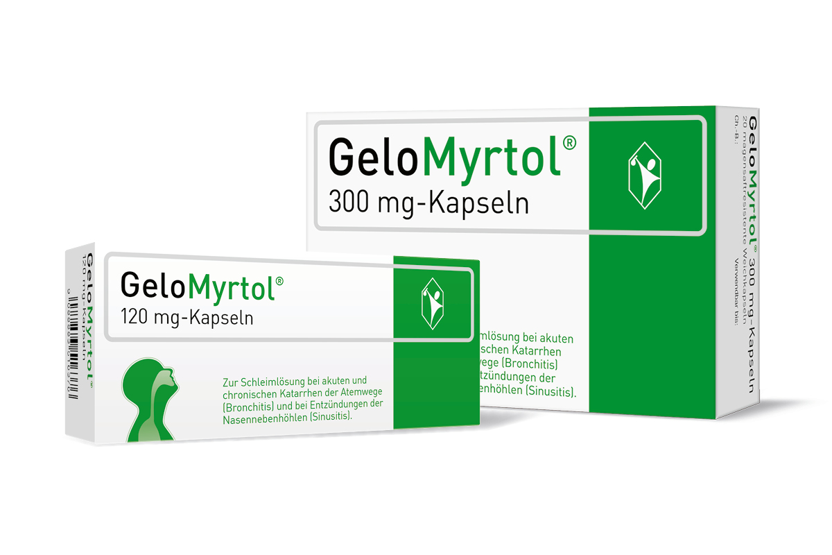 Zwei weiß-grüne Medikamentenschachteln von „GeloMyrtol“: vorn eine kleinere Packung mit Aufschrift „120 mg-Kapseln“, darüber das grüne Kopf-und-Hals-Piktogramm und Anwendungstext; dahinter leicht versetzt eine größere Packung „300 mg-Kapseln“ mit gleichem Kristall-Logo. Beide Schachteln stehen vor weißem Hintergrund.